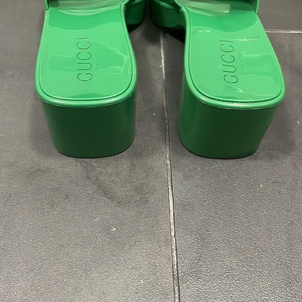 Gucci Green Logo Slide Sandals - Picture 5 of 8